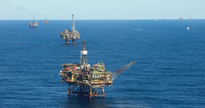 Tunisian Minister of Industry and SMEs Slim Feriani signs six new oil and gas exploration permits